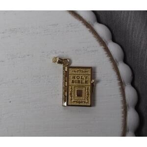 14k Yellow Gold Holy Bible With The Lords Prayer Pendant 3.4G / 0.8in
